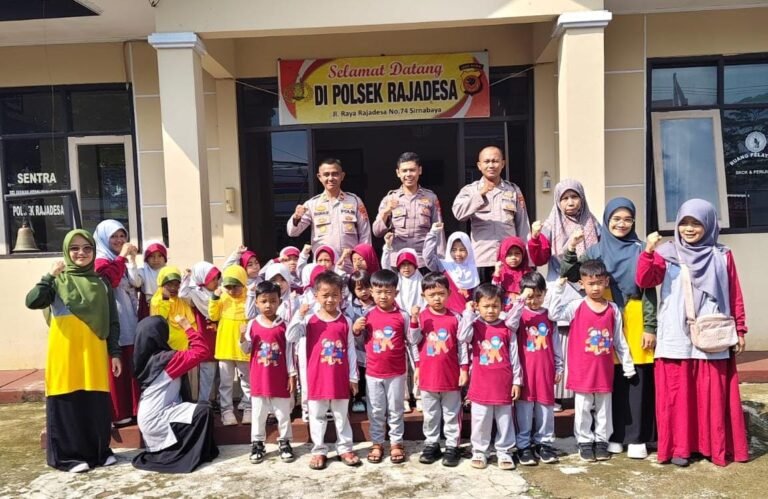 Polsek Rajadesa Tanamkan Nilai Positif Sejak Dini melalui Outing Class RA Al Huda