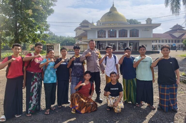 Perkuat Silaturahmi dan Kamtibmas, Polsek Cijeungjing Sambangi Ponpes Arrisalah Pamalayan