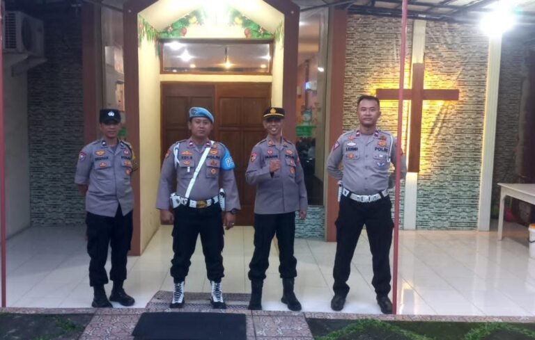 Polsek Banjarsari Polres Ciamis Berisaga Amankan Kegiatan Kebaktian Kenaikan Isa Al Masih di GPDI