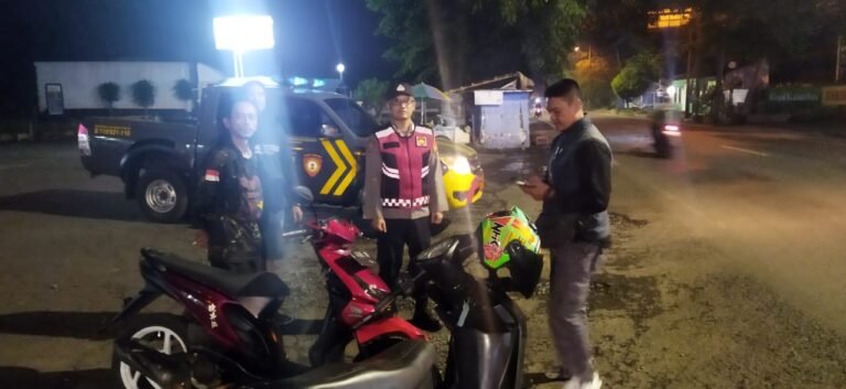 Personel Piket Jaga Siaga 24 Jam Layani Warga di Mako Polsek Cihaurbeuti Polres Ciamis