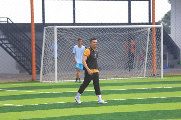 Kapolres Garut Gelar Olahraga Sepak Bola Bersama Masyarakat