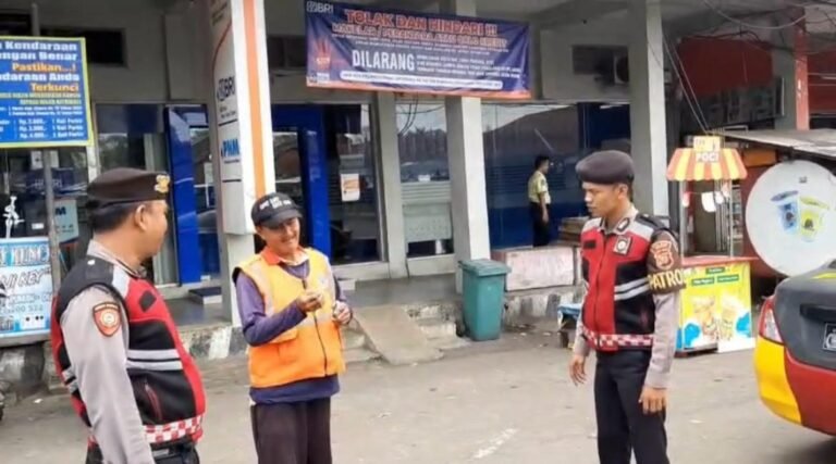 Sat Samapta Polres Ciamis Intensifkan Himbauan Kamtibmas di Area Terminal, Tegaskan Peran Polisi Sebagai Pelindung Masyarakat