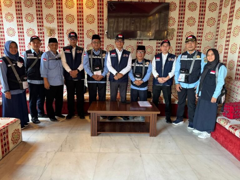 Tim Pengawas Haji, Kunjungi Jemaah Calhaj Kloter 22 KNO