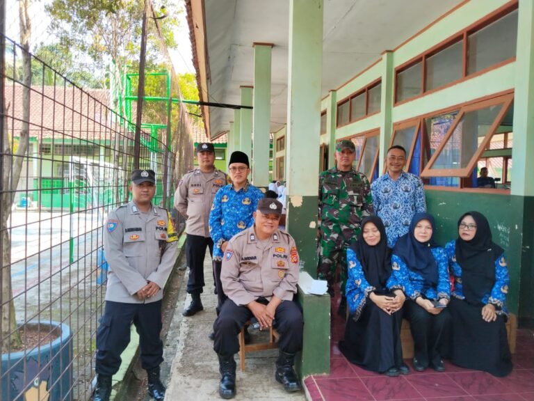 Polsek Kawali Pantau Kelulusan Siswa SMP Sederajat di Kecamatan Kawali