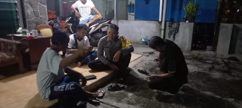 Berikan Rasa Aman di Malam Hari, Polsek Cijeungjing Polres Ciamis Intens Patroli Biru
