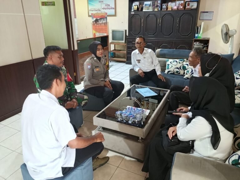 Bhabinkamtibmas Aktif Sambang dan Koordinasi, Polsek Ciamis Dukung Upaya Antisipasi DBD dan Jaga Kamtibmas di Desa Mekarjadi