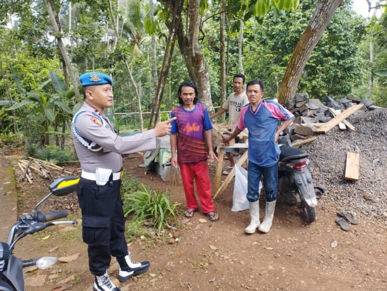 Perkuat Sinergitas, Polsek Sukadana Polres Ciamis Koorkom Kamtibmas Bareng Warga Desa Sukadana