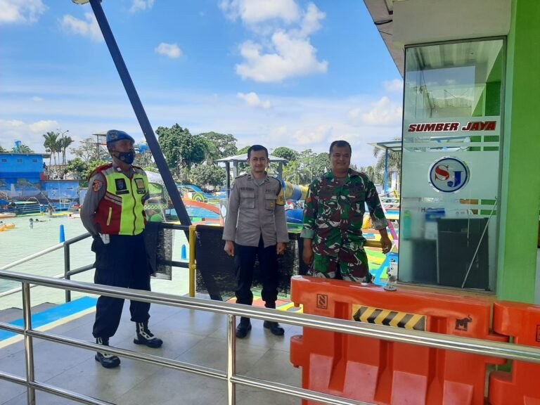 Cipkon Libur Panjang Idul Adha, Polsek Cipaku Polres Ciamis Awasi Kawasan Obwis di Desa Jalatrang