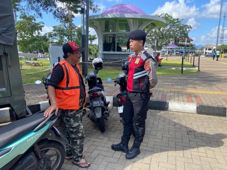 Cipkon Aksi Premanisme di Ruang Publik, Samapta Polres Ciamis Patroli Jalan Kaki di Alun Alun Ciamis