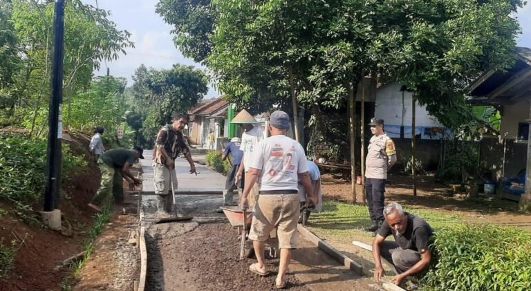 Polsek Cisaga Kawal Transparansi dan Keamanan Pembangunan Infrastruktur Desa