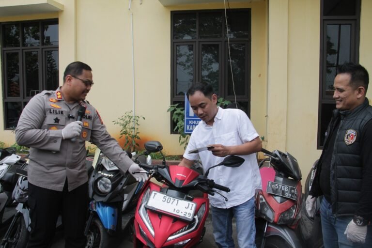 Senangnya Warga Tegalwaru, Motor Yang Dicuri Dikembalikan oleh Polisi