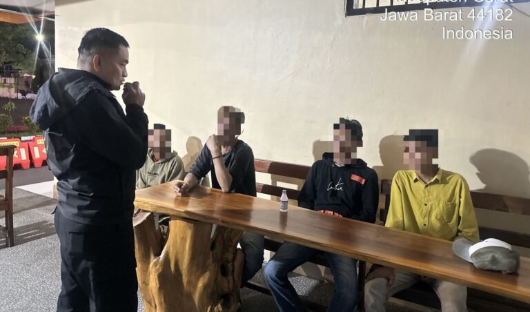 Polres Garut Tindak Cepat Laporan Warga, Amankan Sekelompok Pemuda di Alfamart Sudirman