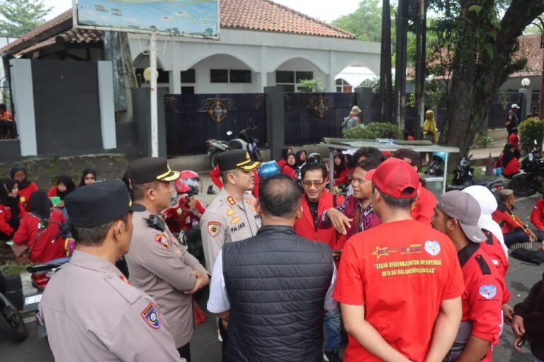 Kapolres Garut Pimpin Langsung Pengamanan Aksi Unjuk Rasa SBMG KASBI PT. Danbi Internasional.