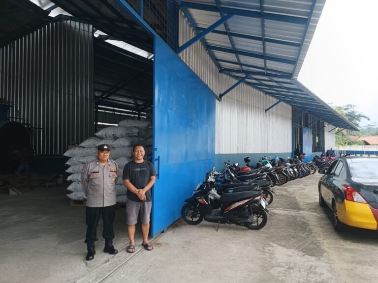 Berikan Rasa Nyaman, Dua Anggota Polsek Kawali Polres Ciamis Patroli Dialogis ke Masyarakat