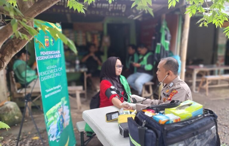 Polres Ciamis Gelar Bakti Kesehatan Gratis Sambut HUT Bhayangkara Ke-79: Driver Ojek Online Rasakan Manfaatnya!