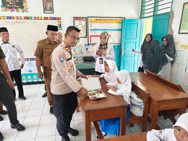 Polsek Rajadesa Dukung Gizi Anak Lewat Program Makan Bergizi Gratis, Kapolsek Tekankan Pentingnya Nutrisi untuk Prestasi