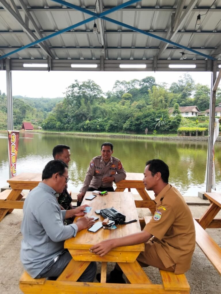 Polsek Panjalu Sambangi Warga Cibeureum: Jaga Kamtibmas dan Dorong Ketahanan Pangan