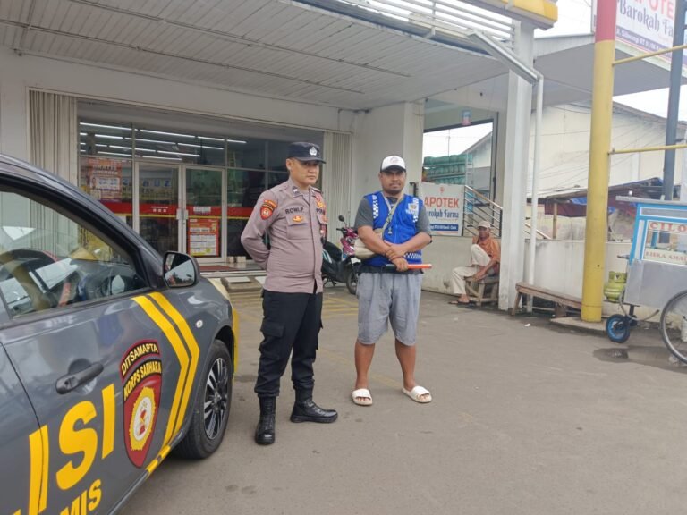 Berikan Rasa Nyaman, Tiga Anggota Polsek Kawali Polres Ciamis Patroli Dialogis ke Masyarakat