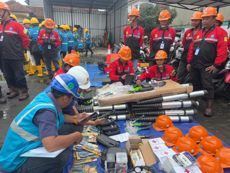 Wujud Komitmen Keselamatan dan Kepatuhan Operasional, PLN Tasikmalaya Gelar Pasukan dan Peralatan Dalam Rangka Hari Lingkungan Hidup