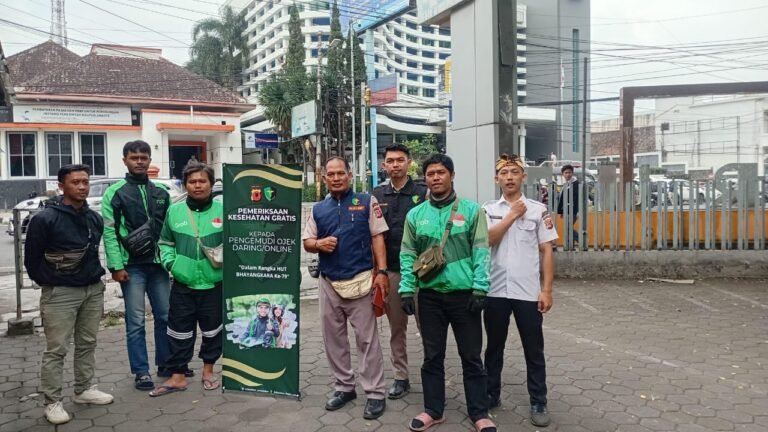 Peduli Kesehatan Mitra Jalanan: Polres Garut Gelar Pemeriksaan Kesehatan Gratis Sambut HUT Bhayangkara ke-79