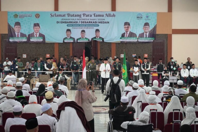 Jemaah Haji Kloter 1 Asal Padangsidimpuan Tiba di Tanah Air