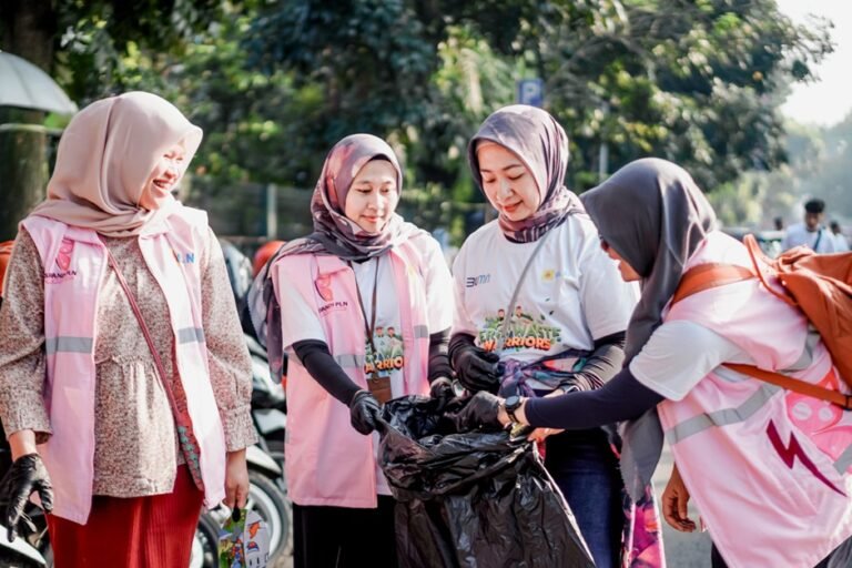 Peringati Hari Lingkungan Hidup, PLN Dorong Kesadaran Kolektif Masyarakat dengan Gelar Aksi Bersih dan Salurkan Drop Box