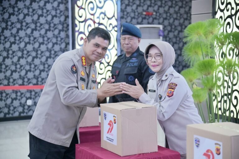Penuh Haru dan Bangga, Dra. Eli Sri Wahyuni Terima Apresiasi Jelang Purna Bakti dari Polda Jabar