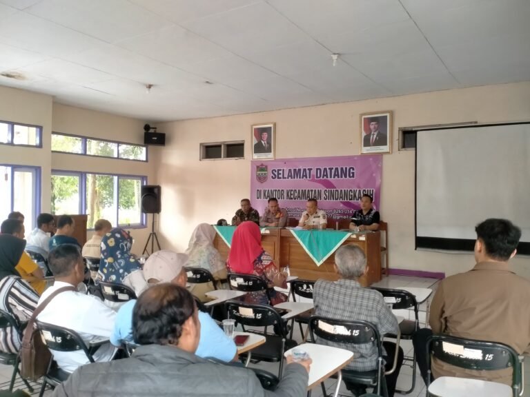 Polsek Cikoneng Aktif Dukung Koordinasi Wilayah, Hadiri Rapat Tingkat Kecamatan Sindangkasih