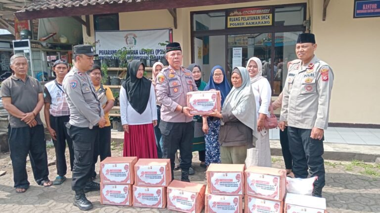 Peduli Sesama, Polsek Samarang Salurkan Puluhan Paket Sembako