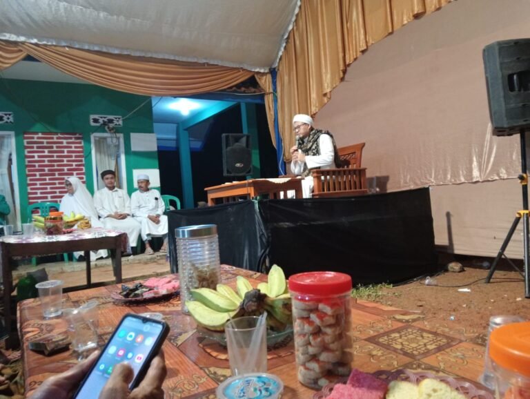 Cipkon Kamtibmas, Polsek Sukadana Polres Ciamis Koorkom Bareng Warga di Acara Hajatan