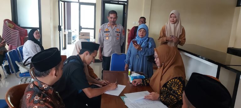 Polsek Pamarican Ikuti Rapat Penandatangan akta Notaris Koperasi Merah Putih Tingkat Kecamatan