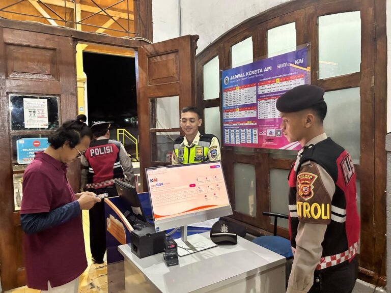 Cipkon Kamtibmas, Samapta Polres Ciamis Patroli Dialogis ke Stasiun KA Ciamis