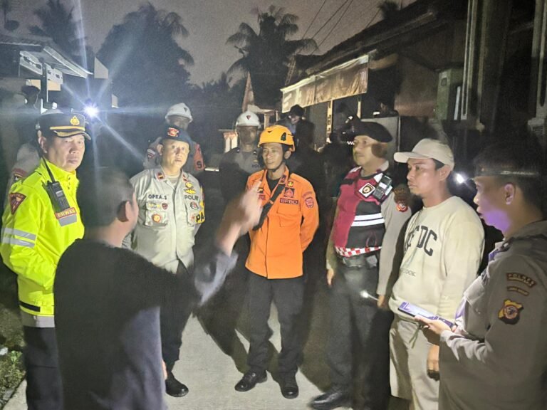 SIGAP! Polisi Tinjau Lokasi Bencana Tanah Bergerak di Pasir Munjul