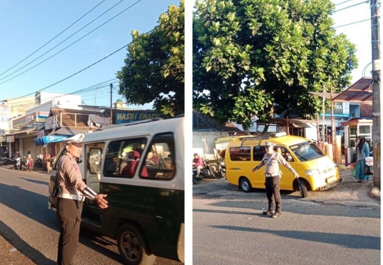 Polsek Samarang Bersama Personil Giat Pengaturan Lalulintas Di Jam Rawan Pagi