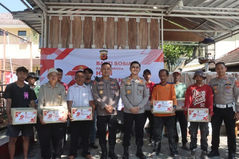 Bakti Sosial Hari Bhayangkara ke-79, Kapolres Garut Berikan Sembako kepada Masyarakat