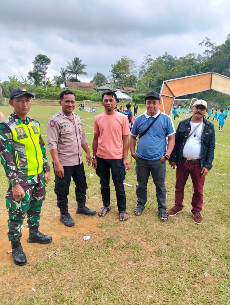 Polsek Panjalu Kawal Keamanan Kompetisi Sepak Bola Usia Dini di Sukamantri