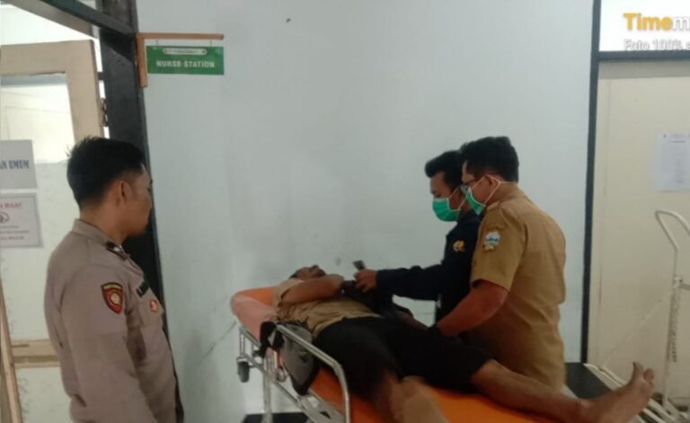 Polsek Cisurupan Evakuasi Korban Laka Lantas di Jalan Raya Cipelah