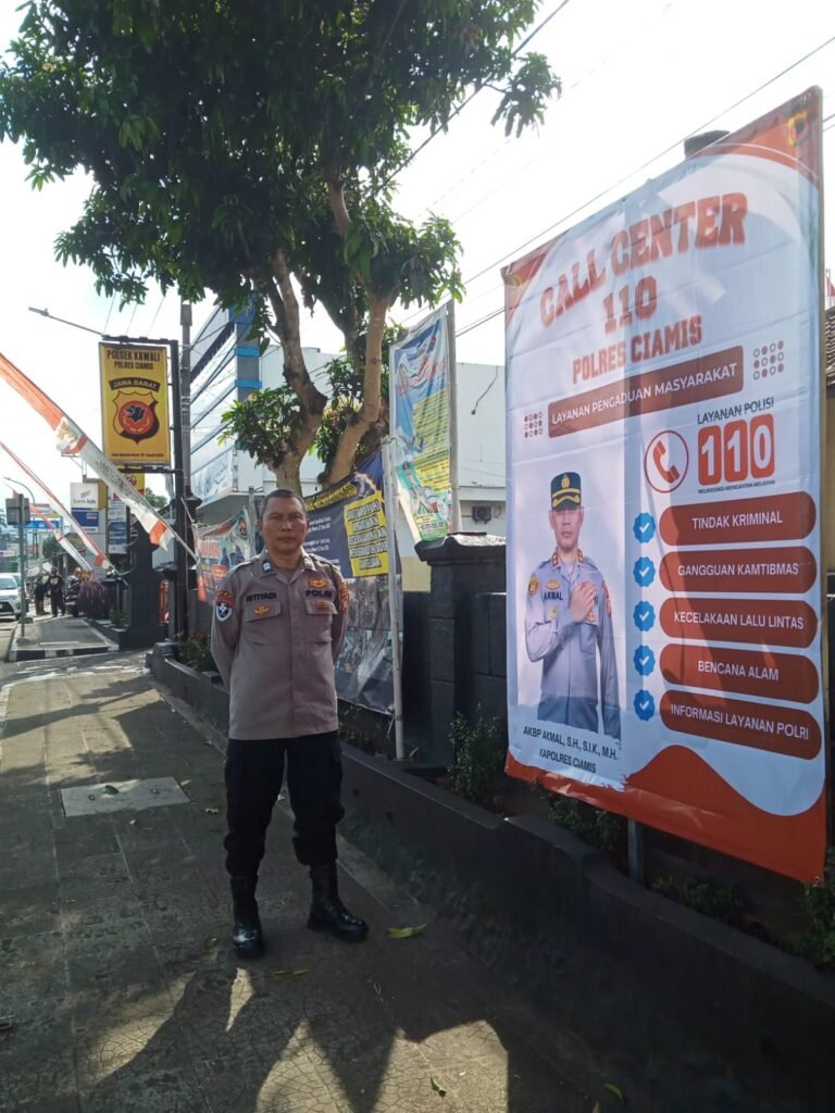 Beri Pelayanan Prima, Polsek Kawali Sosialisasikan Call Center 110 Pakai Banner di Depan Mako
