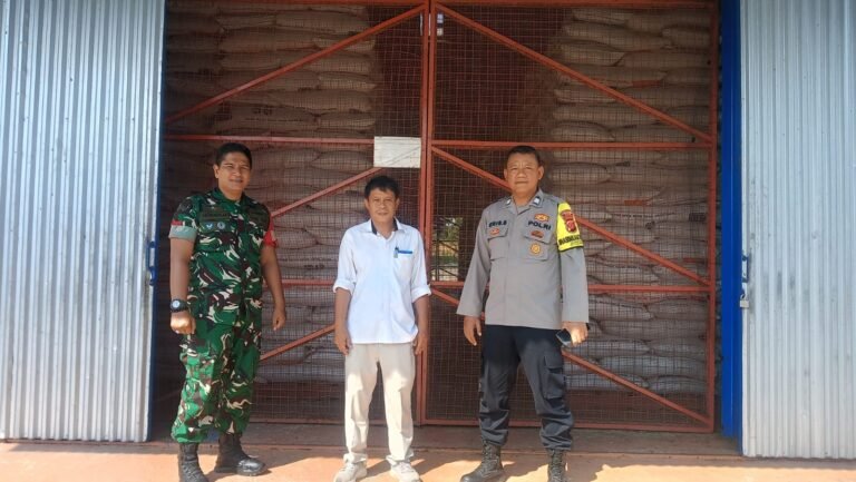 Pastikan Keamanan Pangan, Polsek Cijeungjing Lakukan Sambang ke Gudang Beras Bulog Pamalayan