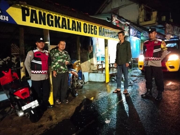 Berikan Rasa Aman, Personel Polsek Kawali Polres Ciamis Patroli Dialogis di Malam Hari