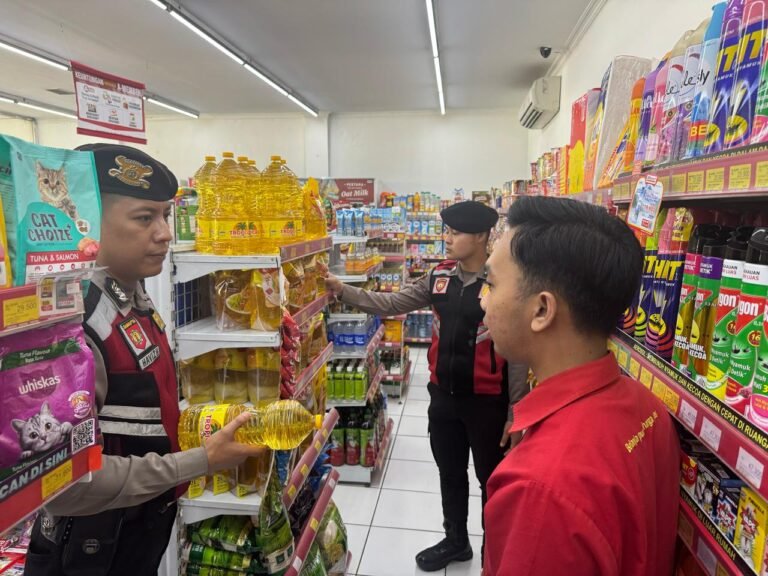Pastikan Tak Ada Permainan Harga Bahan Pokok, Polres Ciamis Datangi Minimarket di Ciamis