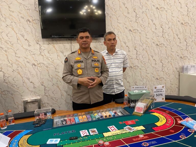 GEREBEK JUDI KASINO di KOTA BANDUNG, POLISI AMANKAN PULUHAN ORANG TERMASUK 3 PENANGGUNG JAWAB