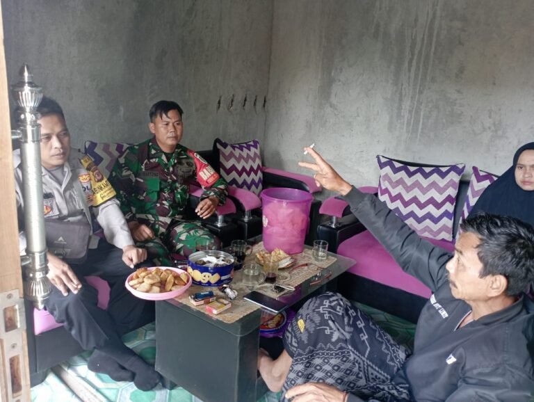 Pererat Hubungan dengan Warga, Polsek Kawali Lakukan Sambang Kamtibmas di Desa Sukanagara