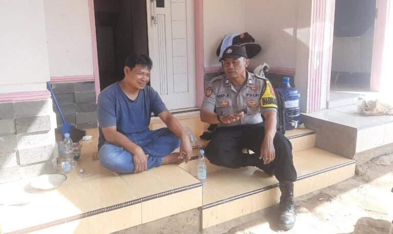 Polsek Cijeungjing Dukung Transparansi Dana Desa, Bhabinkamtibmas Sosialisasikan Kamtibmas dan Aturan Jam Malam Pelajar