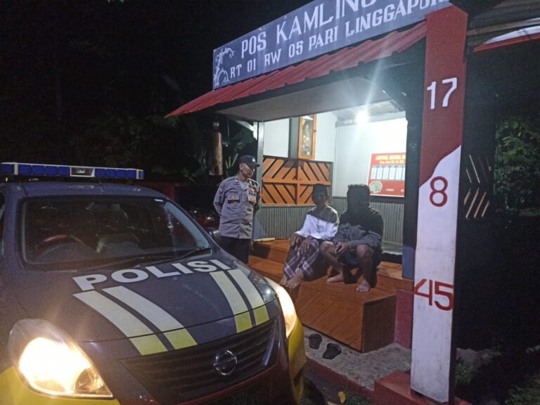 Berikan Rasa Aman, Personel Polsek Kawali Polres Ciamis Patroli Dialogis di Malam Hari