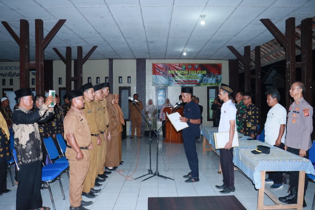 Sinergitas Polri dan Pemerintah, Polsek Banjarsari Cipaku Hadiri Pelantikan Perangkat Desa Sindanghayu