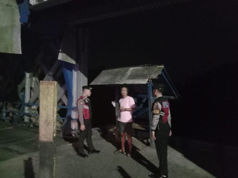 Jaga Harkamtibmas, Samapta Polres Ciamis Keliling Perkotaan Sambangi Jembatan Cirahong