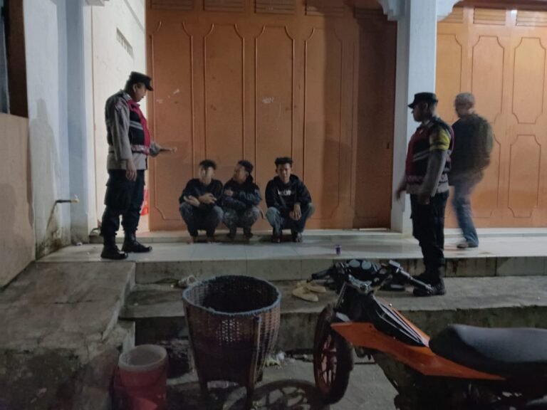 Dukung Kebijakan Pemerintah, Polsek Kawali Polres Ciamis Patroli Sasar Remaja Beraktifitas Malam