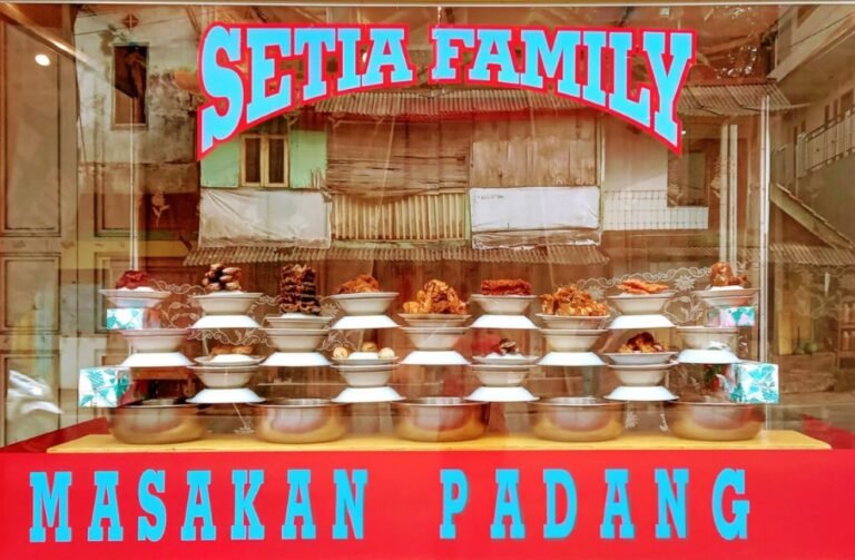Sajian Lezat Rumah Makan Padang Setia Family di Sukanagara.