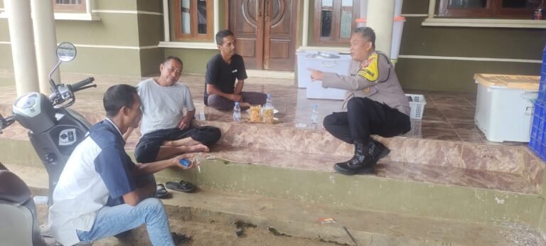 Perkuat Sinergi, Polsek Panumbangan Jalin Silaturahmi Kamtibmas dengan Warga Tenjolaya